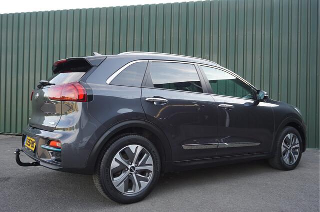 KIA e-Niro ExecutiveLine 64 kWh + Leer/ Trekhaak/ Carplay/ 470km range/ Schuifdak/ Garantie!