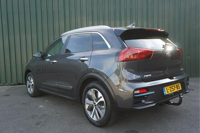 KIA e-Niro ExecutiveLine 64 kWh + Leer/ Trekhaak/ Carplay/ 470km range/ Schuifdak/ Garantie!