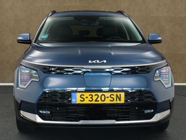 KIA e-Niro EV DynamicPlusLine 64.8 kWh - ORIGINEEL NEDERLANDSE AUTO - SOH 98,4%! - 3 FASE LADEN - TREKHAAK GEREMDTREKGEWICHT 750KG - HEAD-UP DISPLAY - ELEKTRISCHE ACHTERKLEP - SCHUIF/KANTELDAK - KEYLESS ENTRY & START - STUUR EN STOEL VERWARMING - PARKEERSENSOREN VOO