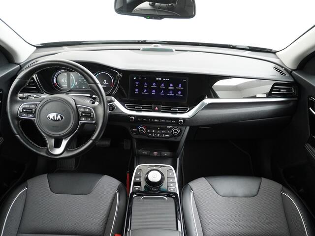 KIA e-Niro DynamicLine 64kWh Warmtepomp Apple Carplay Android Auto Adaptieve Cruise Control Navi Ecc Camera Pdc DAB Stoelverwarming Stuurverwarming Kia Live Lmv 1e Eigenaar 100% Dealeronderhouden