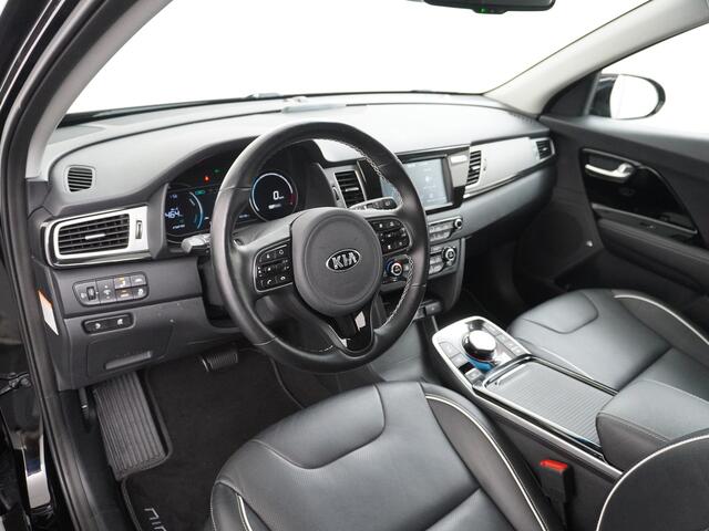 KIA e-Niro ExecutiveLine 64kWh Leder JBL®-Sound Warmtepomp Stoelverwarming/Ventilatie Adaptive Cruise Control Navi Ecc Camera Stuurverwarming Rijstrooksensor Privacy Glas Led 1e Eigenaar Origineel Nederlandse Auto