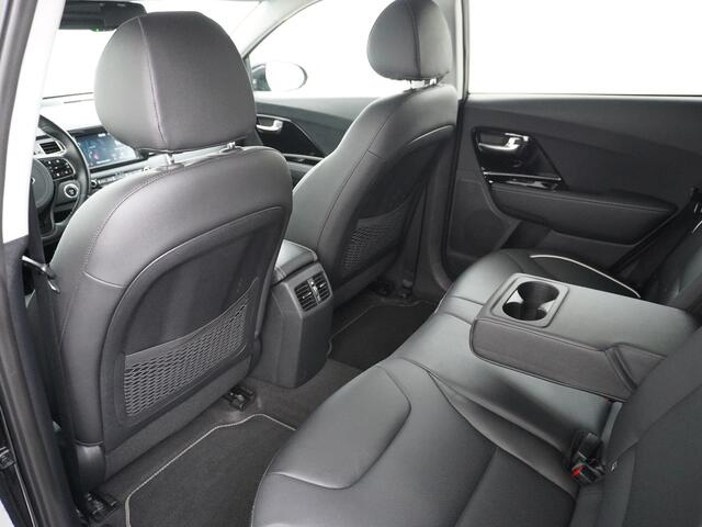 KIA e-Niro ExecutiveLine 64kWh Leder JBL®-Sound Warmtepomp Stoelverwarming/Ventilatie Adaptive Cruise Control Navi Ecc Camera Stuurverwarming Rijstrooksensor Privacy Glas Led 1e Eigenaar Origineel Nederlandse Auto