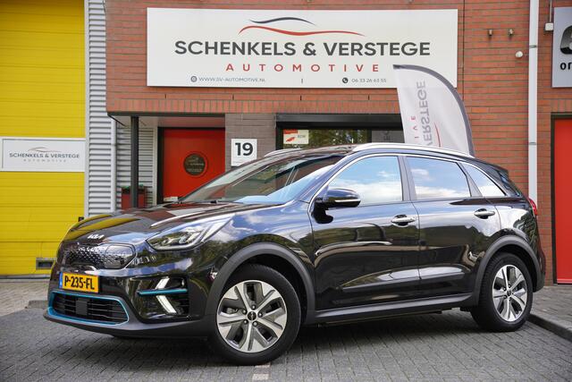 KIA e-Niro ExecutiveLine 64 kWh 3-Fase / Panoramadak / Leer / Stoel Verwarming/ Koeling / Lane / Camera /