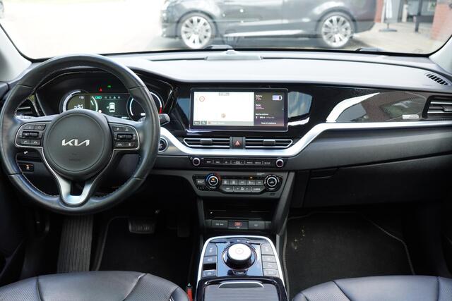 KIA e-Niro ExecutiveLine 64 kWh 3-Fase / Panoramadak / Leer / Stoel Verwarming/ Koeling / Lane / Camera /