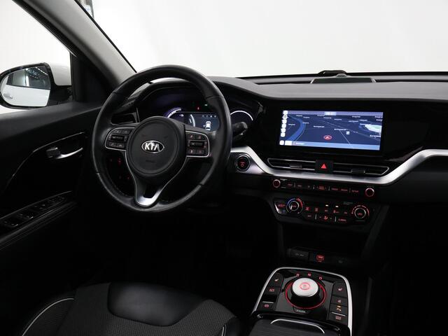 KIA e-Niro DynamicPlusLine 64 kWh | Trekhaak | Panoramadak | Stoel/Stuurwielverwarming | Adaptieve Cruise Control | Keyless Go | LED Koplampen |