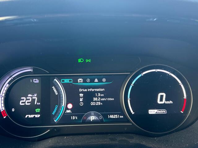 KIA e-Niro ExecutiveLine 64 kWh | Cruise Control Adaptief | Navigatie | Camera | Leder | Stoelverwarming | Trekhaak | Tot 10Jr. Kia-Garantie |