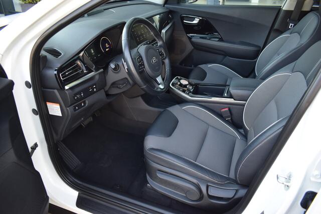 KIA e-Niro DynamicPlusLine 64kWh 3-Fase | Cruise Control Adaptief | Navigatie | Camera | Stoel+StuurVerwarming | SchuifKanteldak | Tot 10Jr. Kia-Garantie