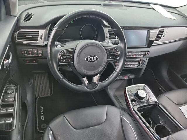 KIA e-Niro ExecutiveLine 64 kWh (204 PK) 1e-Eig. & Dealer-Onderh. BOVAG-Garantie. NL-Auto..