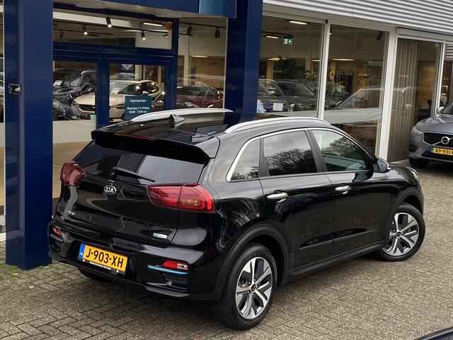 KIA e-Niro ExecutiveLine 64 kWh / NL-Auto / 204 PK / Adaptive Cruise-Control Stop&Go / Vol-Leder / Warmtepomp / Stoelverwarming en Verkoeling / Stoelen Met Geheugen / Stuurverwarming / Stoelverwarming-Achter / Draadloze-Telefoonlader / Dodehoek-Detectie / Climate-Co