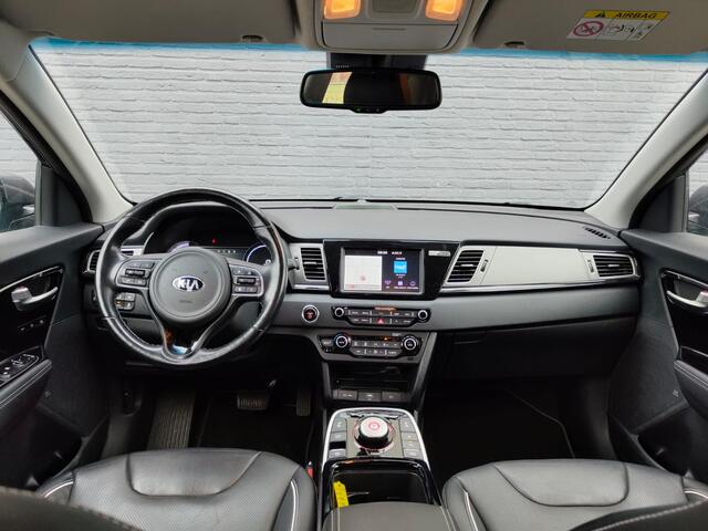 KIA e-Niro ExecutiveLine 64kWh Warmtepomp Leder Pdc Elek.Stoel+Memory Navi Ecc Camera Apple Carplay Android Auto Stoelverwarming+Koeling Stuurverwarming Lmv Privacy Glas DAB Vess Lane Assist Blind Spot 1e Eigenaar Origineel Nederlandse Auto Zeer compleet!