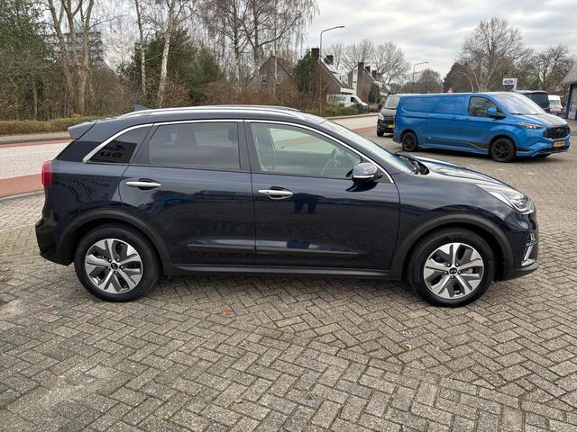 KIA e-Niro ExecutiveLine 64 kWh | Adaptive cruise control | Stoelverwarming/koeling | Camera | Vol leder | Geheugenstoelen | Navigatie | JBL audio