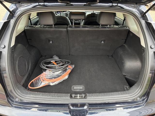 KIA e-Niro ExecutiveLine 64 kWh | Adaptive cruise control | Stoelverwarming/koeling | Camera | Vol leder | Geheugenstoelen | Navigatie | JBL audio