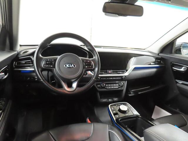 KIA e-Niro EXECUTIVELINE 64 KWH I 100% SOH I 3 FASE I P-CAMERA I LEDEREN BEKLEDING