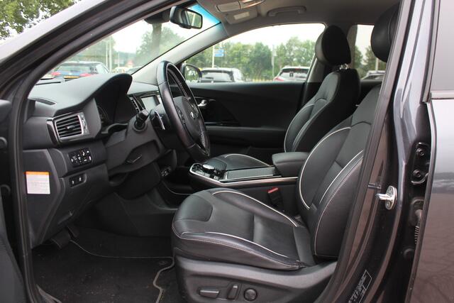 KIA e-Niro ExecutiveLine 64 kWh / Trekhaak / Camera / Leder / Keyless / Stoelventilatie / Navigatie / Dodehoek / DAB / Cruise Control