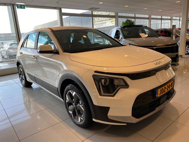 KIA e-Niro EV Light 64.8 kWh | Achteruitrijcamera | 17" LM velgen | Adaptieve cruise control | Navigatie |