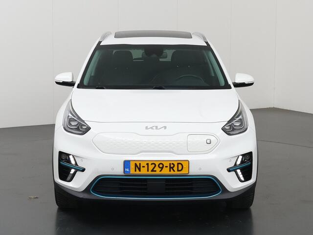 KIA e-Niro DynamicPlusLine 64 kWh | Panoramadak | Stoel/Stuurwielverwarming | JBL | Adaptieve Cruise Control | Keyless Go | LED Koplampen |