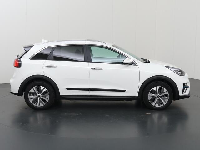 KIA e-Niro DynamicPlusLine 64 kWh | Panoramadak | Stoel/Stuurwielverwarming | JBL | Adaptieve Cruise Control | Keyless Go | LED Koplampen |