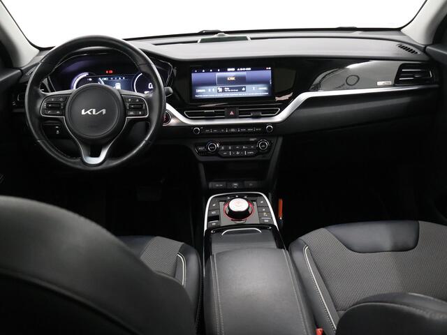 KIA e-Niro DynamicPlusLine 64 kWh | Panoramadak | Stoel/Stuurwielverwarming | JBL | Adaptieve Cruise Control | Keyless Go | LED Koplampen |