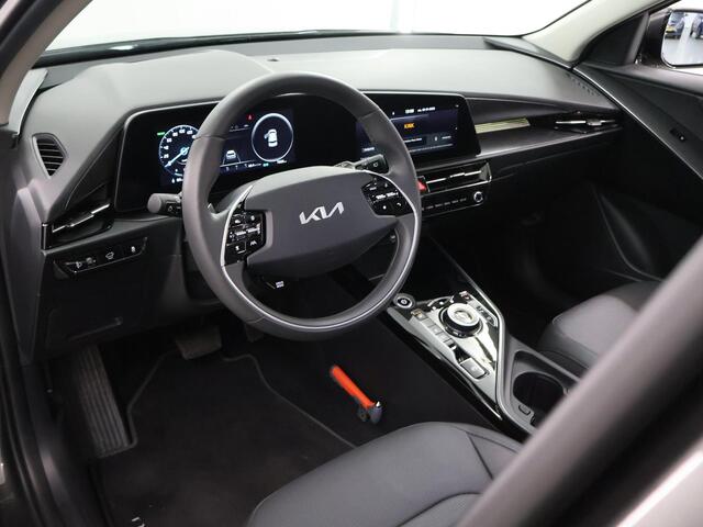 KIA e-Niro EV DynamicPlusLine 64.8 kWh | Panoramadak | Stoel/Stuurwielverwarming | Head-Up Display | Elektrische achterklep | Dodehoek detectie |