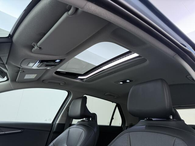 KIA e-Niro EV ExecutiveLine 64.8 kWh Trekhaak Leder SOH 98.5% Schuif-/kanteldak Adap.Cruise Camera Head-Up Display Apple Carplay Android Auto Navi Ecc Pdc Elek.Stoelen-Verwarmd/gekoeld+Memory Elek.Achterklep Stuurverwarming Lane Assist DAB 1e Eigenaar Origineel Nede