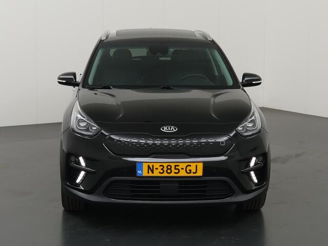 KIA e-Niro DynamicPlusLine 64 kWh | Trekhaak | Panoramadak | Stoel/Stuurwielverwarming | Adaptieve Cruise Control | Keyless Go | LED Koplampen |