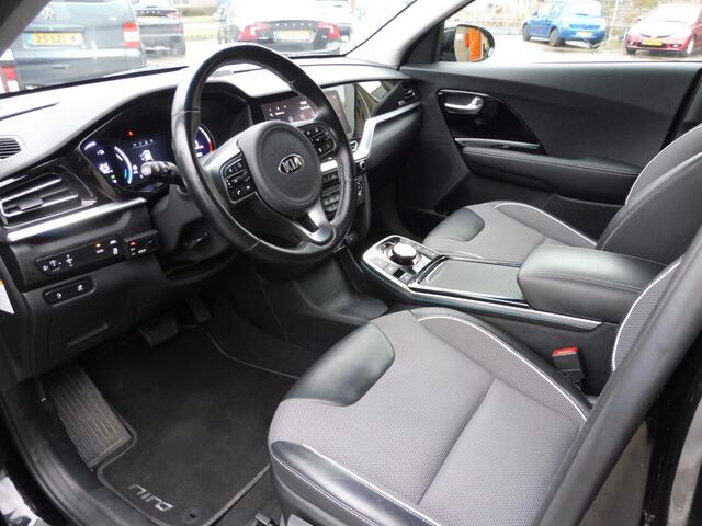 KIA e-Niro DynamicLine 64 kWh 3 fase SOH 100%! Stof/leer | LMV 17" | Stoel-stuur verw. | Camera | Warmtepomp | 1e eig.