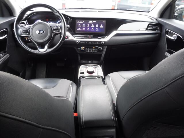 KIA e-Niro DynamicLine 64 kWh 3 fase SOH 100%! Stof/leer | LMV 17" | Stoel-stuur verw. | Camera | Warmtepomp | 1e eig.