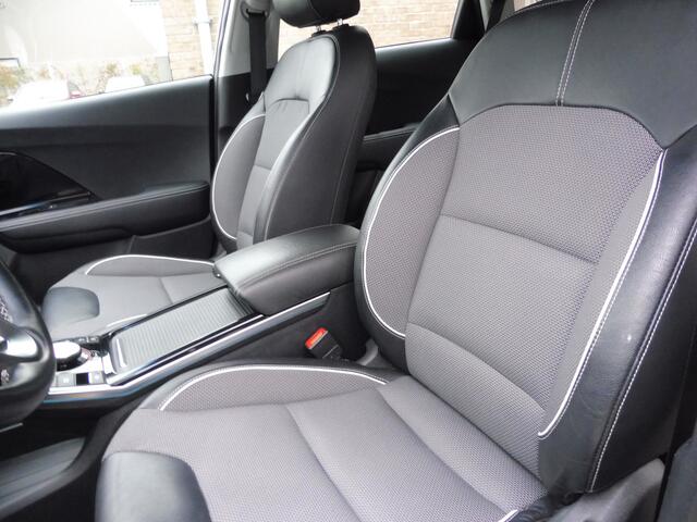 KIA e-Niro DynamicLine 64 kWh 3 fase SOH 100%! Stof/leer | LMV 17" | Stoel-stuur verw. | Camera | Warmtepomp | 1e eig.