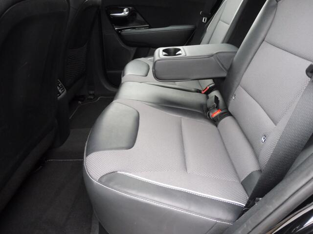 KIA e-Niro DynamicLine 64 kWh 3 fase SOH 100%! Stof/leer | LMV 17" | Stoel-stuur verw. | Camera | Warmtepomp | 1e eig.