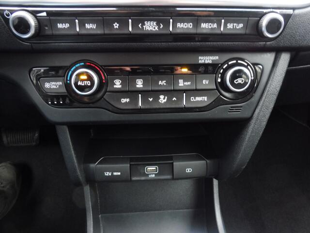 KIA e-Niro DynamicLine 64 kWh 3 fase SOH 100%! Stof/leer | LMV 17" | Stoel-stuur verw. | Camera | Warmtepomp | 1e eig.