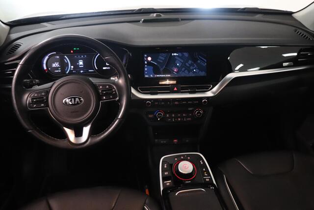 KIA e-Niro ExecutiveLine 64 kWh | Warmtepomp | Leder | SoH 100 % | Stoel & stuurverwarming | Camera | Tot 100 KwH DC laden | ApplCarplay AndroidAuto |
