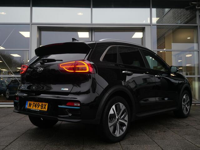 KIA e-Niro ExecutiveLine 64 kWh | Cruise | Clima | Camera | Carplay | Navi | Schuif-kanteldak | Stoelverwarming-ventilatie | Keyless |