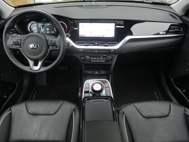 KIA e-Niro ExecutiveLine 64 kWh | Cruise | Clima | Camera | Carplay | Navi | Schuif-kanteldak | Stoelverwarming-ventilatie | Keyless |