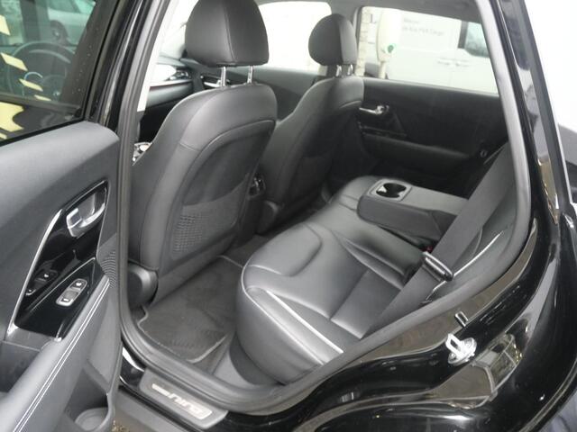 KIA e-Niro ExecutiveLine 64 kWh | Cruise | Clima | Camera | Carplay | Navi | Schuif-kanteldak | Stoelverwarming-ventilatie | Keyless |