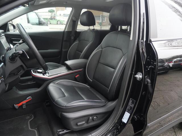 KIA e-Niro ExecutiveLine 64 kWh | Cruise | Clima | Camera | Carplay | Navi | Schuif-kanteldak | Stoelverwarming-ventilatie | Keyless |