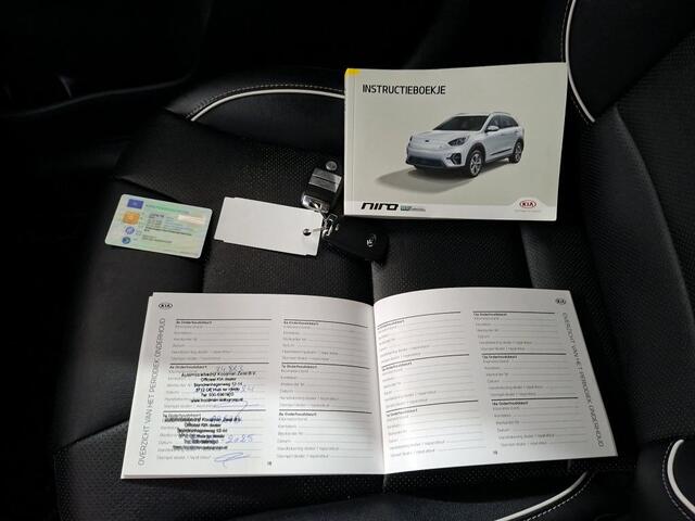 KIA e-Niro ExecutiveLine 64 kWh 3-Fase Warmtepomp Vol Leder Camera JBL