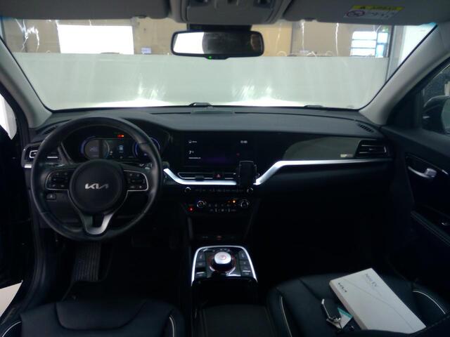 KIA e-Niro ExecutiveLine 64 kWh | Schuifdak | 3-fase | SOH 100% | Warmtepomp | Carplay | Camera | Full-led