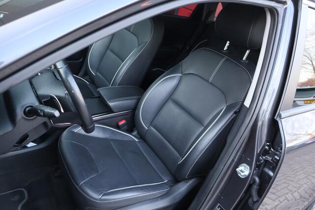 KIA e-Niro ExecutiveLine 64 kWh | Origineel NL | SoH 100% | Trekhaak | Leder | Camera | ACC |