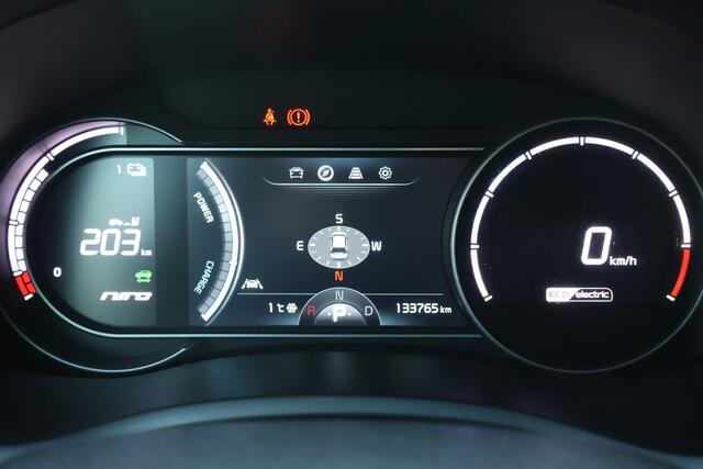 KIA e-Niro ExecutiveLine 64 kWh | Origineel NL | SoH 100% | Trekhaak | Leder | Camera | ACC |