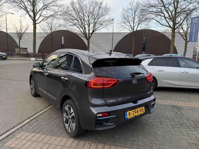 KIA e-Niro DynamicLine 64 kWh SOH 98% | LEER | JBL AUDIO | CAMERA | VERWARMD STUUR & STOEL | DODEHOEKDETECTIE | FULL OPTION | INCLUSIEF 12 MND BOVAG GARANTIE