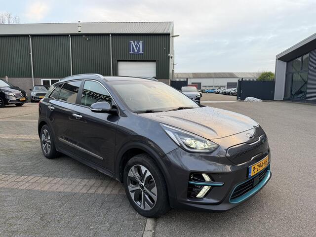KIA e-Niro DynamicLine 64 kWh SOH 98% | LEER | JBL AUDIO | CAMERA | VERWARMD STUUR & STOEL | DODEHOEKDETECTIE | FULL OPTION | INCLUSIEF 12 MND BOVAG GARANTIE