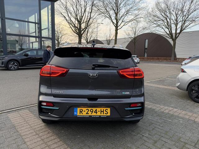 KIA e-Niro DynamicLine 64 kWh SOH 98% | LEER | JBL AUDIO | CAMERA | VERWARMD STUUR & STOEL | DODEHOEKDETECTIE | FULL OPTION | INCLUSIEF 12 MND BOVAG GARANTIE
