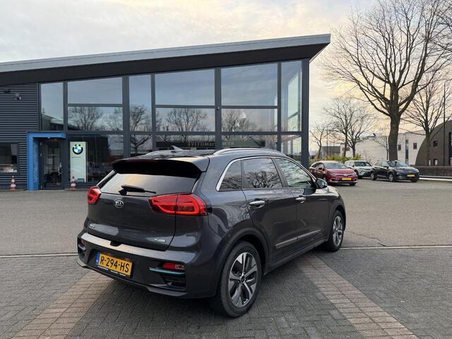 KIA e-Niro DynamicLine 64 kWh SOH 98% | LEER | JBL AUDIO | CAMERA | VERWARMD STUUR & STOEL | DODEHOEKDETECTIE | FULL OPTION | INCLUSIEF 12 MND BOVAG GARANTIE