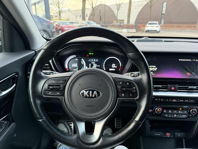 KIA e-Niro DynamicLine 64 kWh SOH 98% | LEER | JBL AUDIO | CAMERA | VERWARMD STUUR & STOEL | DODEHOEKDETECTIE | FULL OPTION | INCLUSIEF 12 MND BOVAG GARANTIE