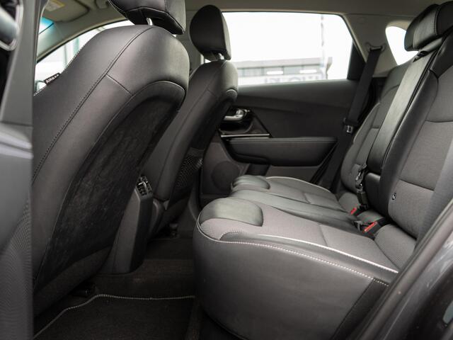 KIA e-Niro DynamicLine 64 kWh 3 Fase | Keyless | Camera | Navigatie | Carplay | DAB+ |