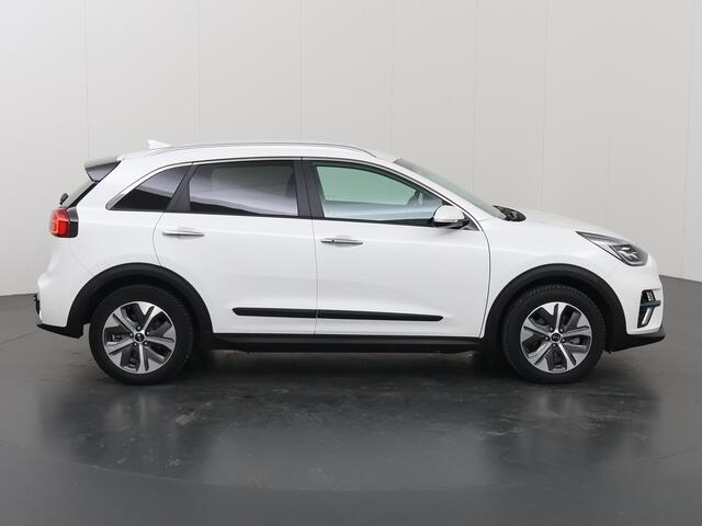 KIA e-Niro ExecutiveLine 64 kWh | Trekhaak | Lederen Bekleding | Dodehoekdetectie | Stoel/Stuurwielverwarming | Stoelventilatie | Elektrisch bedienbare bestuurdersstoel met geheugenfunctie |