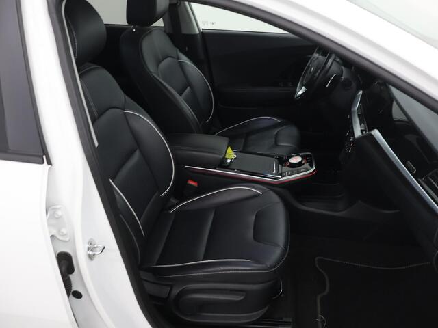 KIA e-Niro ExecutiveLine 64 kWh | Trekhaak | Lederen Bekleding | Dodehoekdetectie | Stoel/Stuurwielverwarming | Stoelventilatie | Elektrisch bedienbare bestuurdersstoel met geheugenfunctie |