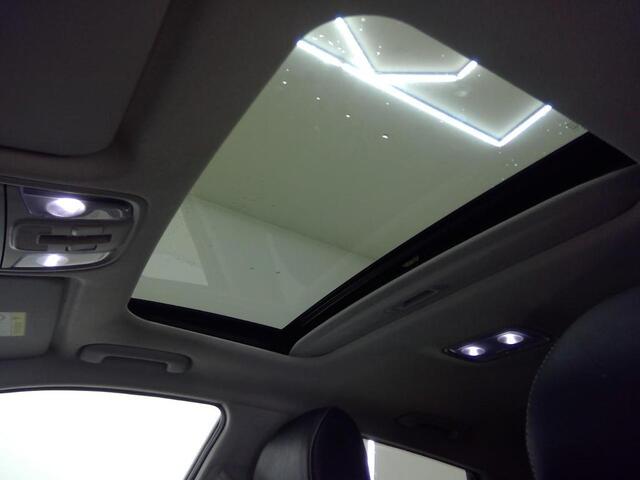 KIA e-Niro DYNAMICPLUSLINE 64 kWh I TREKHAAK I SCHUIFDAK I 100% SOH I 3-FASE I APPLE CARPLAY I P-CAMERA