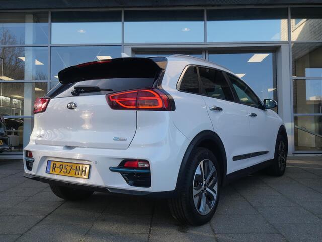 KIA e-Niro DynamicPlusLine 64 kWh | SOH 95,5% | 3Fase | JBL Audio | Stoel geheugen | Cruise | Clima | Camera | Carplay | Navi | Stoel-stuurverwarming |