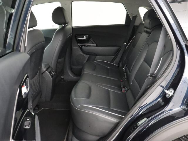 KIA e-Niro ExecutiveLine 64 kWh | Leder | Stoelventilatie | Adaptive cruise | Camera | Warmtepomp | Trekhaak | Achterbankverwarming | Carplay | Full LED | Keyless | Navigatie | JBL Sound